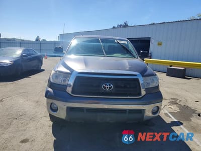 Piąte zdjęcie samochodu w środku: 2013 TOYOTA TUNDRA GRADE VIN:5TFUY5F18DX281128 - miniatura