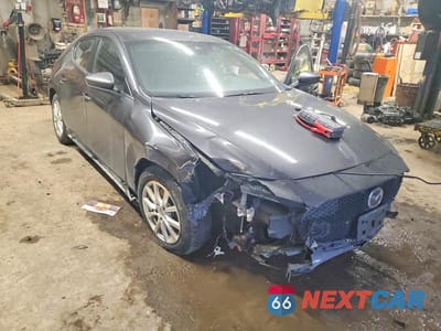 Czwarte zdjęcie samochodu z boku: 2021 MAZDA 3 PREFERRED VIN:JM1BPBLLXM1340830 - miniatura