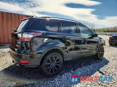 Trzecie zdjęcie samochodu z tyłu: 2018 FORD ESCAPE SE VIN:1FMCU0GD9JUC26876 - miniatura