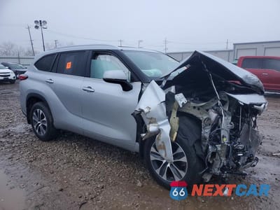 Czwarte zdjęcie samochodu z boku: 2023 TOYOTA HIGHLANDER XLE VIN:5TDKDRBH8PS036269 - miniatura