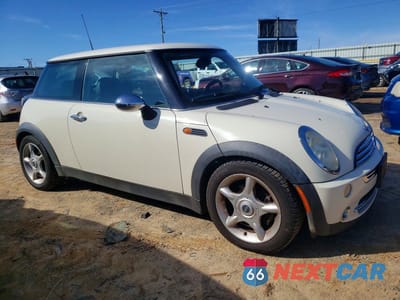 Czwarte zdjęcie samochodu z boku: 2005 MINI COOPER VIN:WMWRC33435TJ66305 - miniatura