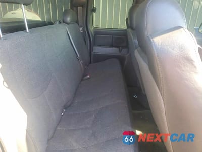 Zdjęcie 10 z 12 samochodu: 2006 GMC NEW SIERRA C1500 VIN:1GTEC19Z56Z214233 - miniatura