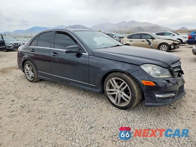 Czwarte zdjęcie samochodu z boku: 2014 MERCEDES-BENZ C 250 VIN:WDDGF4HB6EG222864 - miniatura