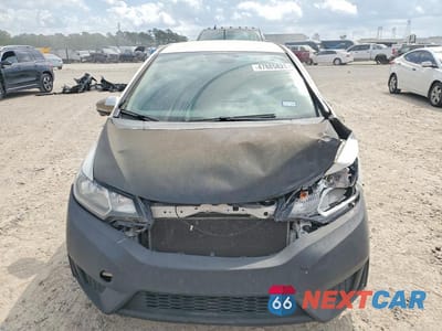 Piąte zdjęcie samochodu w środku: 2017 HONDA FIT LX VIN:3HGGK5H50HM705686 - miniatura