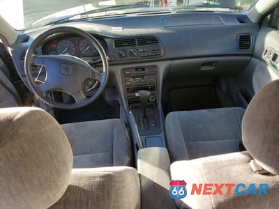 Zdjęcie 8 z 11 samochodu: 1994 HONDA ACCORD LX VIN:JHMCD5635RC102131 - miniatura