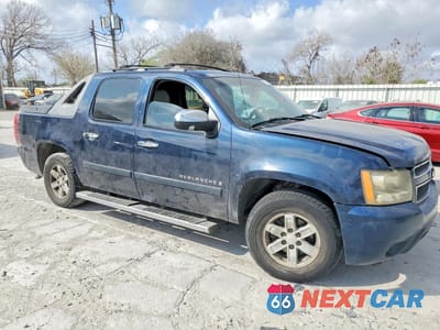 Czwarte zdjęcie samochodu z boku: 2007 CHEVROLET AVALANCHE C1500 VIN:3GNEC12047G275500 - miniatura