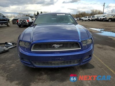 Piąte zdjęcie samochodu w środku: 2014 FORD MUSTANG VIN:1ZVBP8AMXE5332636 - miniatura