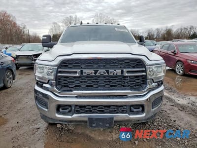 Piąte zdjęcie samochodu w środku: 2023 RAM 2500 VIN:3C6UR5CJ5PG614130 - miniatura