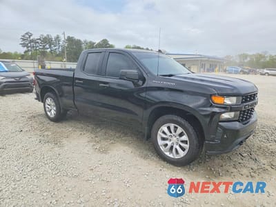 Czwarte zdjęcie samochodu z boku: 2020 CHEVROLET SILVERADO C1500 CUSTOM VIN:1GCRWBEF2LZ367190 - miniatura