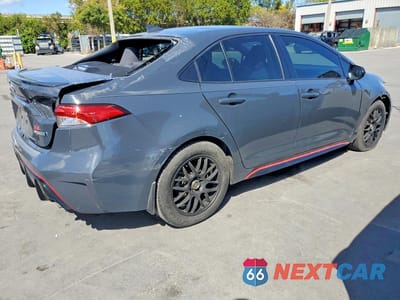 Trzecie zdjęcie samochodu z tyłu: 2023 TOYOTA COROLLA HYBRID SE INFRARED VIN:JTDBCMFE9P3014210 - miniatura