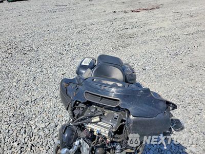 Piąte zdjęcie samochodu w środku: 2017 HARLEY-DAVIDSON FLHTK ULTRA LIMITED VIN:1HD1KED16HB677082 - miniatura