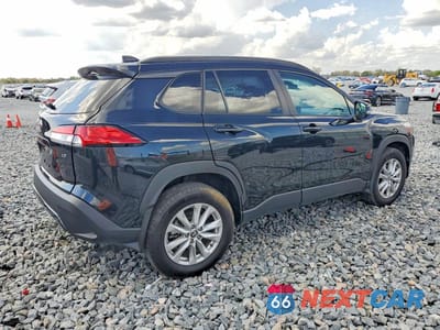 Trzecie zdjęcie samochodu z tyłu: 2024 TOYOTA COROLLA CROSS LE VIN:7MUCAAAG1RV102001 - miniatura