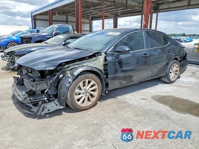 2024 TOYOTA CAMRY LE 4T1C11AK3RU856281 - główne zdjęcie licytacji z USA - miniatura