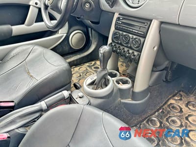 Zdjęcie 9 z 10 samochodu: 2004 MINI COOPER VIN:WMWRC33444T354162 - miniatura