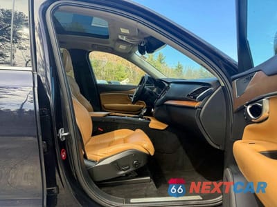 Piąte zdjęcie samochodu w środku: 2016 VOLVO XC90 T6 VIN:YV4A22PL9G1025684 - miniatura