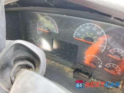 Zdjęcie 8 z 10 samochodu: 2010 VOLVO VN VNM VIN:4V4MC9DF7AN281038 - miniatura