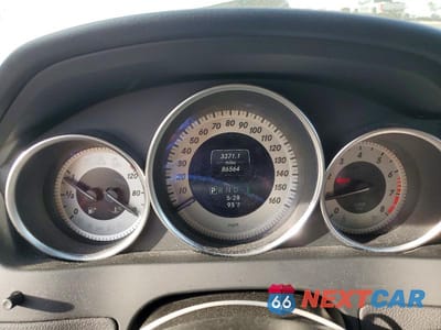 Zdjęcie 9 z 12 samochodu: 2014 MERCEDES-BENZ C 250 VIN:WDDGF4HB3ER310856 - miniatura