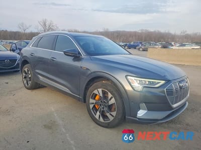 Czwarte zdjęcie samochodu z boku: 2019 AUDI E-TRON PRESTIGE VIN:WA1VAAGE2KB005762 - miniatura
