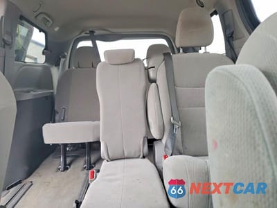 Zdjęcie 10 z 12 samochodu: 2018 TOYOTA SIENNA LE 8-PASSENGER VIN:5TDKZ3DC1JS922666 - miniatura