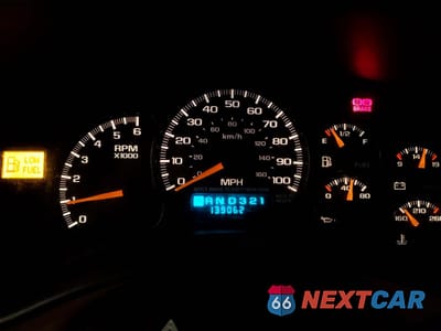 Zdjęcie 9 z 13 samochodu: 2000 CHEV SUBURBAN VIN:3GNFK16T4YG148422 - miniatura