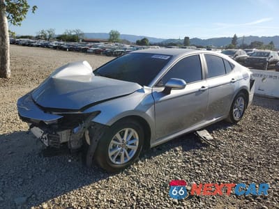 2025 TOYOTA CAMRY LE 4T1DAACKXSU091593 - główne zdjęcie licytacji z USA - miniatura