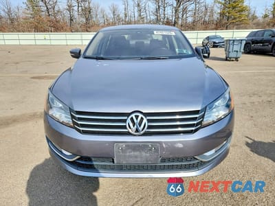 Piąte zdjęcie samochodu w środku: 2015 VOLKSWAGEN PASSAT SE VIN:1VWBT7A3XFC010413 - miniatura