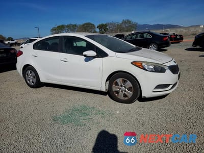 Czwarte zdjęcie samochodu z boku: 2016 KIA FORTE LX VIN:KNAFK4A69G5544134 - miniatura