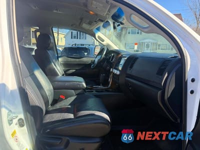 Piąte zdjęcie samochodu w środku: 2008 TOYOTA TUNDRA SR5 VIN:5TFDV54128X081007 - miniatura