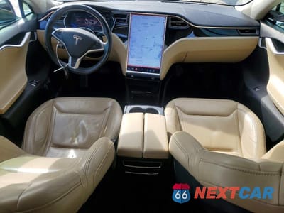Zdjęcie 8 z 12 samochodu: 2015 TESLA MODEL S VIN:5YJSA1E18FF104131 - miniatura
