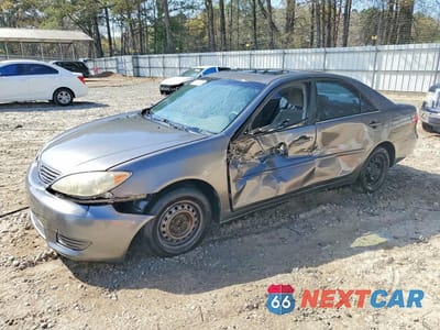 2005 TOYOTA CAMRY LE JTDBE32K253034215 - główne zdjęcie licytacji z USA - miniatura