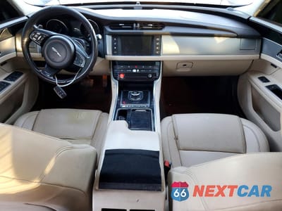 Zdjęcie 8 z 12 samochodu: 2017 JAGUAR XF PREMIUM VIN:SAJBD4BVXHCY45883 - miniatura