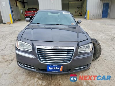 Piąte zdjęcie samochodu w środku: 2013 CHRYSLER 300 VIN:2C3CCAAGXDH707506 - miniatura