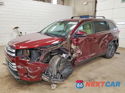2019 TOYOTA HIGHLANDER XLE 5TDJZRFH3KS943172 - główne zdjęcie licytacji z USA - miniatura