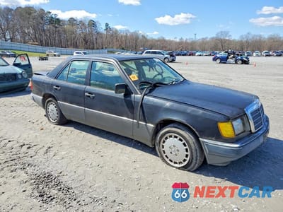 Czwarte zdjęcie samochodu z boku: 1993 MERCEDES-BENZ 300 E 2.8 VIN:WDBEA28E9PC009981 - miniatura