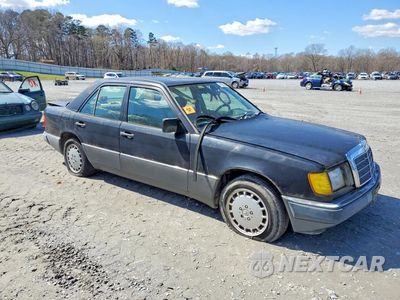 Czwarte zdjęcie samochodu z boku: 1993 MERCEDES-BENZ 300 E 2.8 VIN:WDBEA28E9PC009981 - miniatura