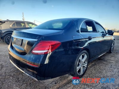 Trzecie zdjęcie samochodu z tyłu: 2019 MERCEDES-BENZ E 300 VIN:WDDZF4JB5KA563450 - miniatura