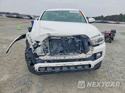Piąte zdjęcie samochodu w środku: 2017 TOYOTA TACOMA SR5 V6 VIN:3TMAZ5CN7HM044052 - miniatura