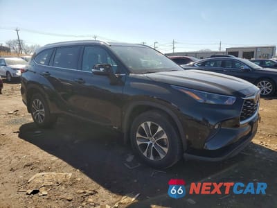 Czwarte zdjęcie samochodu z boku: 2022 TOYOTA HIGHLANDER HYBRID XLE VIN:5TDGBRCHXNS543620 - miniatura