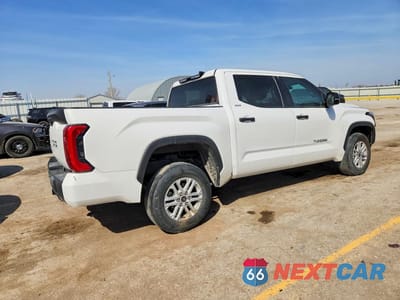 Trzecie zdjęcie samochodu z tyłu: 2022 TOYOTA TUNDRA SR5 VIN:5TFLA5DB9NX056018 - miniatura