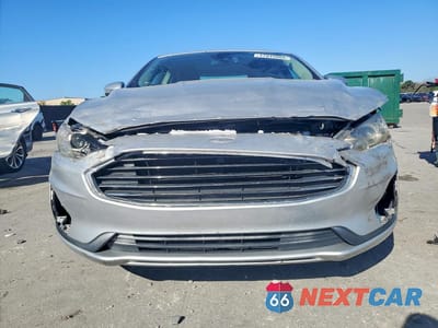 Piąte zdjęcie samochodu w środku: 2019 FORD FUSION SE VIN:3FA6P0LU0KR225161 - miniatura