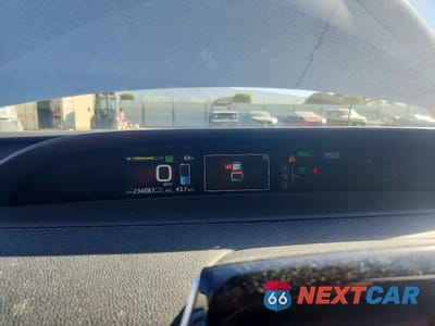 Zdjęcie 9 z 13 samochodu: 2018 TOYOTA PRIUS TWO VIN:JTDKBRFU8J3593561 - miniatura