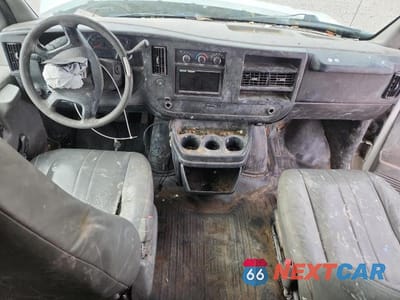 Zdjęcie 8 z 13 samochodu: 2010 CHEVROLET EXPRESS G1500 VIN:1GCUGADX8A1121591 - miniatura