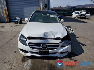 Piąte zdjęcie samochodu w środku: 2017 MERCEDES-BENZ C 300 4MATIC VIN:55SWF4KB0HU207563 - miniatura
