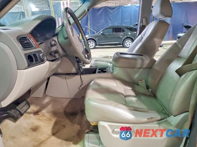 Zdjęcie 7 z 13 samochodu: 2007 CHEVROLET TAHOE K1500 VIN:1GNFK13097J104147 - miniatura