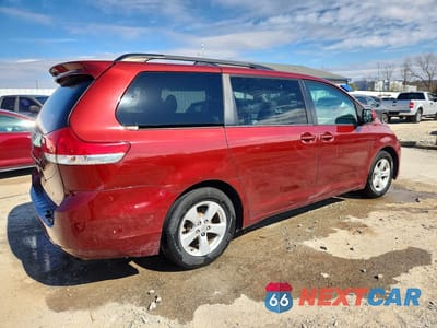 Trzecie zdjęcie samochodu z tyłu: 2014 TOYOTA SIENNA LE 8-PASSENGER VIN:5TDKK3DC7ES497822 - miniatura