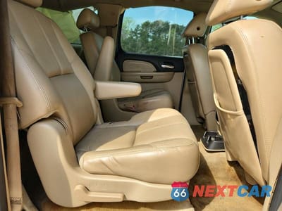 Zdjęcie 11 z 13 samochodu: 2007 GMC YUKON XL DENALI VIN:1GKFK66847J193153 - miniatura