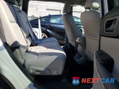 Zdjęcie 11 z 14 samochodu: 2018 TOYOTA HIGHLANDER LE VIN:5TDZARFH1JS034873 - miniatura