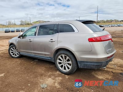 Drugie zdjęcie samochodu z przodu: 2018 LINCOLN MKT VIN:2LMHJ5AT2JBL02167 - miniatura