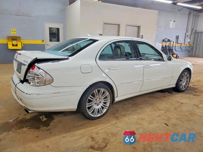 Trzecie zdjęcie samochodu z tyłu: 2008 MERCEDES-BENZ E 350 4MATIC VIN:WDBUF87X98B298290 - miniatura