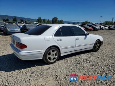 Trzecie zdjęcie samochodu z tyłu: 2000 MERCEDES-BENZ E-CLASS E320 VIN:WDBJF65J0YB149580 - miniatura